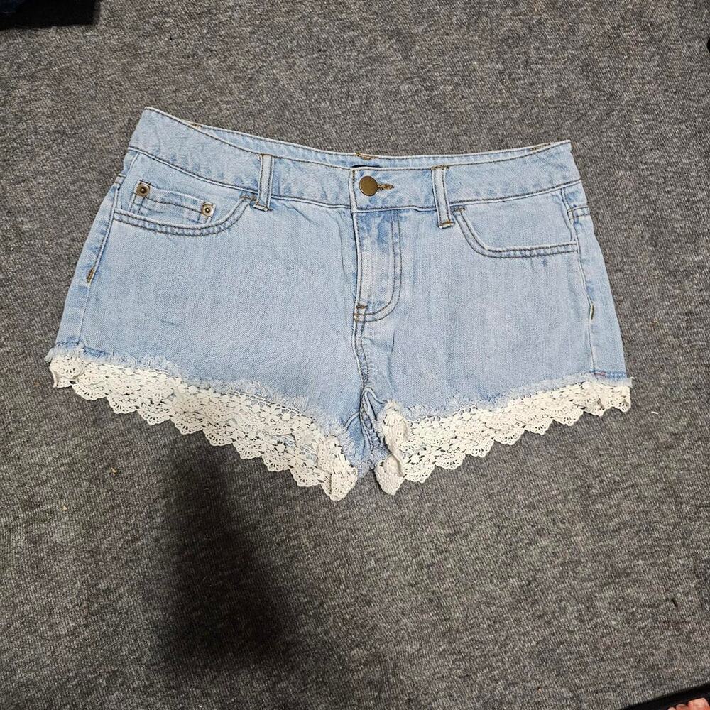 Forever 21 Low Rise Light Wash Denim Lace Trim Mini Shorts Size 26